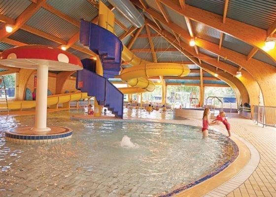 Auroras Dream Lodge - Hoburne Cotswolds Holiday Park Cirencester Eksteriør billede